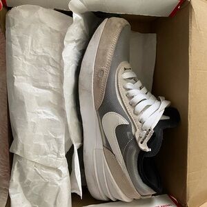 Nike Men's Gray and White Sneakers